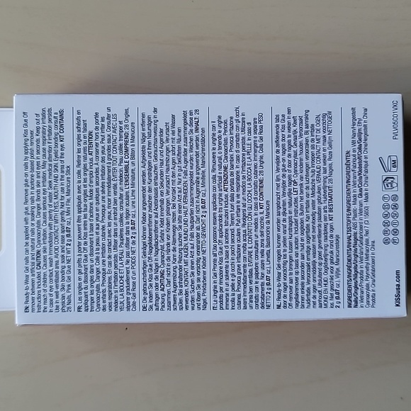 KISS Voguish Long Length Glue on Nails Blue White Hearts French New in box - Picture 4 of 4